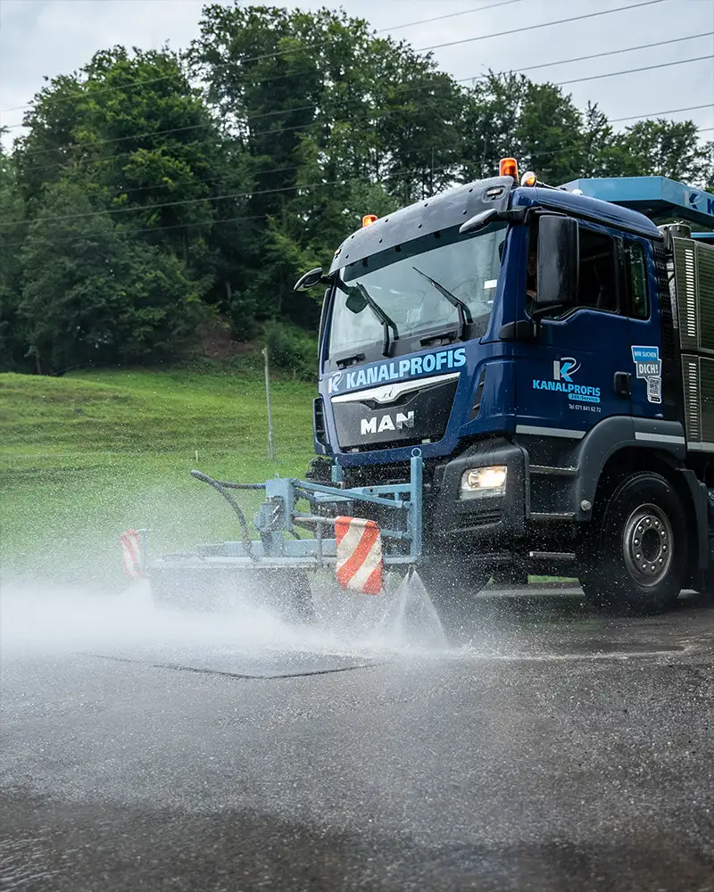 Straßenreinigung: Straßen Waschen